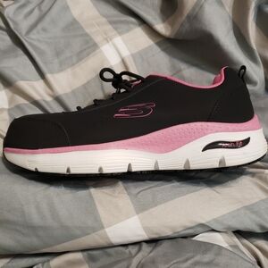 Skechers Women's Black and Pink Sneakers